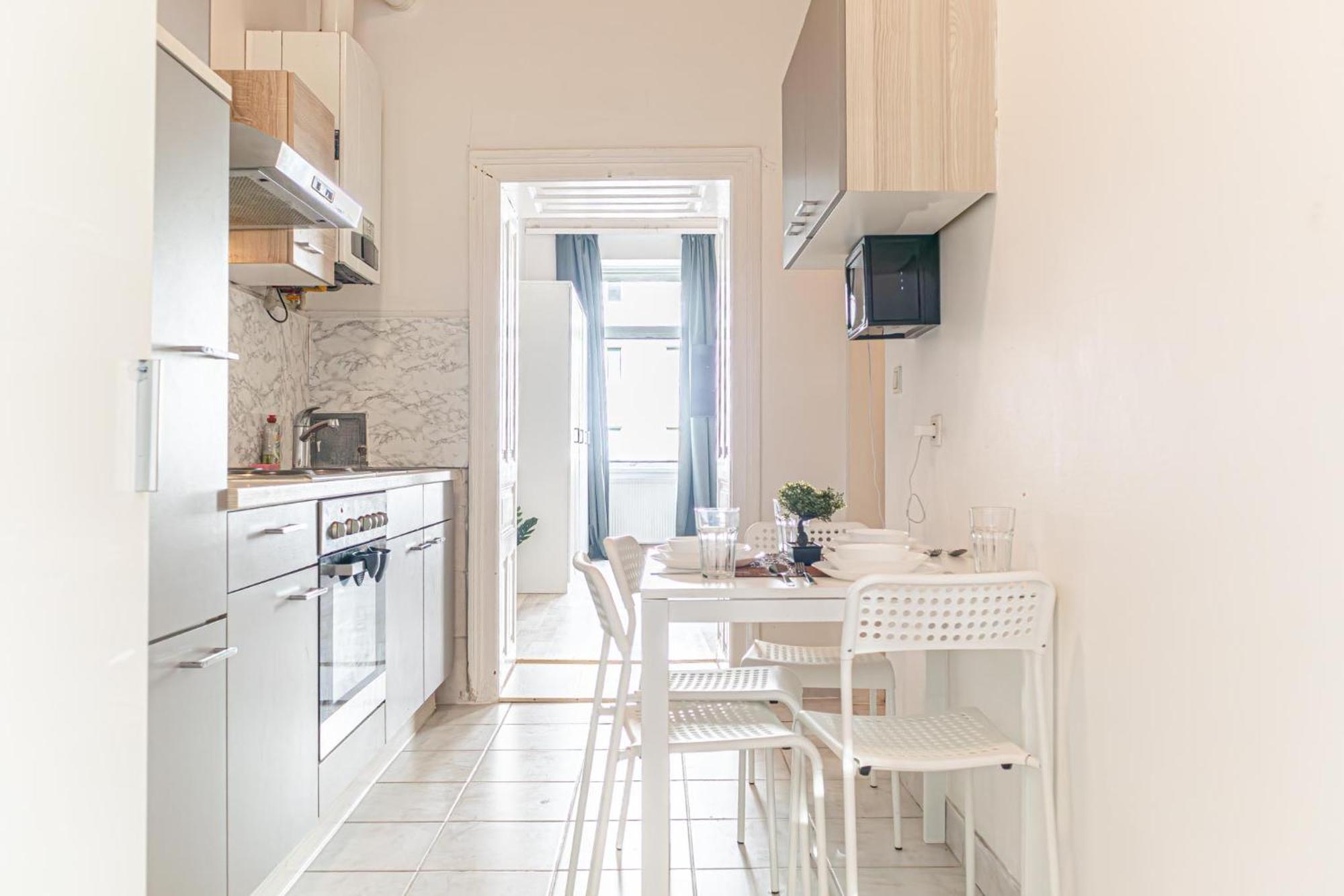 Friendly 2br Apt-near U6 Station Am Schoepfwerk Appartement Wenen