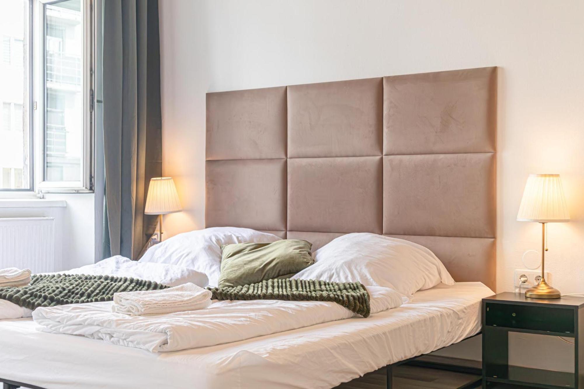 Friendly 2br Apt-near U6 Station Am Schoepfwerk Appartement